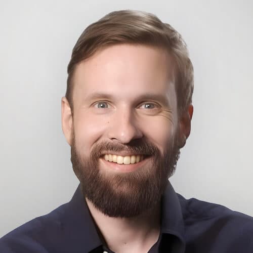 Headshot SQ - Seth Shelnutt